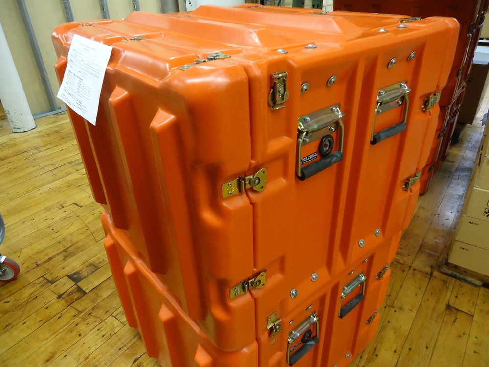 30-9554100 HARDIGG Custom 27x21x20.5″ case w/ 3″ lids on top and bottom NEW