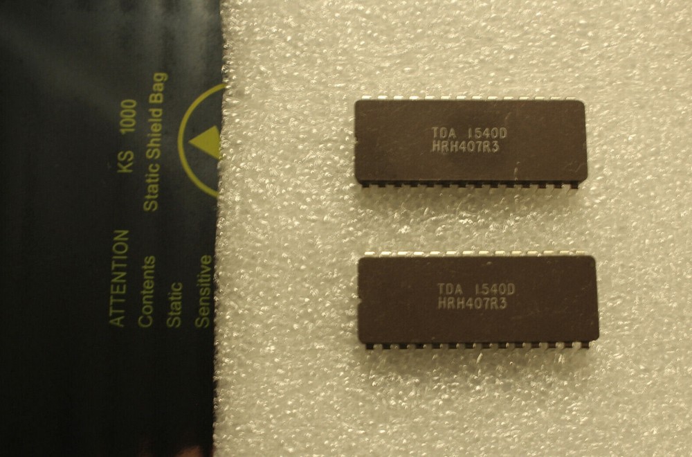2 x original 14-bit CERAMIC DAC IC PHILIPS DIP-28 TDA 1540D ! NOS !