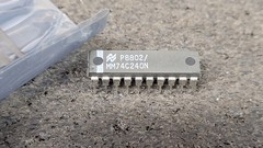 MM74C240N IC BUFFER LINE DRIVER 8-CH INVERTING CMOS 20-PIN DIP Tek # 156-1994-00