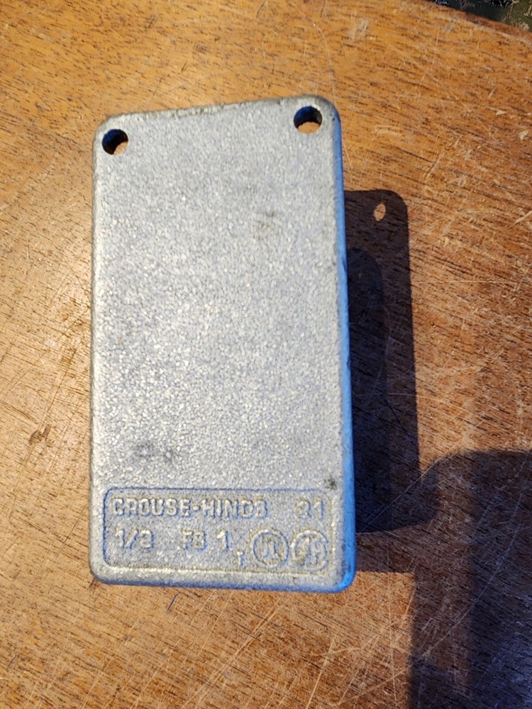 NEW, OLD STOCK CROUSE-HINDS 1/2″ FS1 3/4″ FS2 CONDUIT OUTLET SHIPS FREE