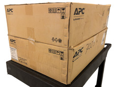 PAIR APC SMX3000RMLV2UNC X 3000VA Rack/Tower LCD 100-127V Smart-UPS NOB