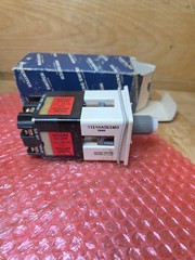 Micro Switch 911BAA011MD 3way Lighted Switch No Bulbs (New)