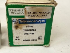 NOS Schneider Electric XALD321S1H7 Push Button Enclosure 600Vac 10-Amp Harmony