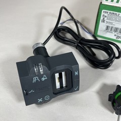 SCHNEIDER ELECTRIC XB5S2B2L2 / XB5S 2B2L2 (NEW IN BOX)