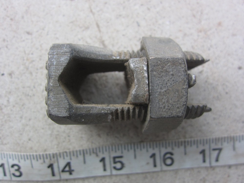 Burndy KSU29 250MCM Split-Bolt Connector, Used