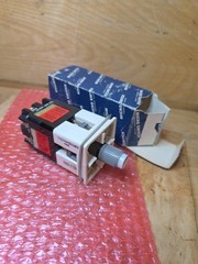 Micro Switch 911BAA011MD 3way Lighted Switch No Bulbs (New)