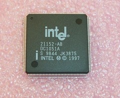 QTY (2) 21152-AB INTEL DC1051A PQFP-160 PCI-to-PCI BRIDGE NOS