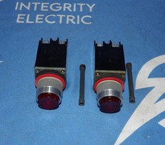 Lot of 2 NIB Allen Bradley 800MR-P16R Series D Small Oiltight Pilot Light + 1…
