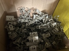BOX OF 100 Caddy 812M58 COMBINATION CONDUIT HANGER 1/2 to 3/4″Rigid Pivot Flang