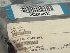 Lot / 300 Texas instruments 595-CD4011BE 4-ch 2-input 3-V to 18-V NAND gates New
