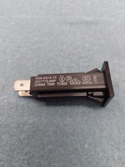 TE Connectivity Circuit Breakers 15A Push to Reset W28-XO1A-15