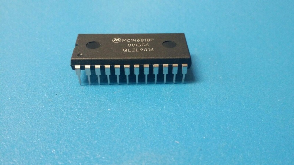 (2 PCS) MC146818P MOT Real Time Clock, 1 Timer(s), CMOS, PDIP24