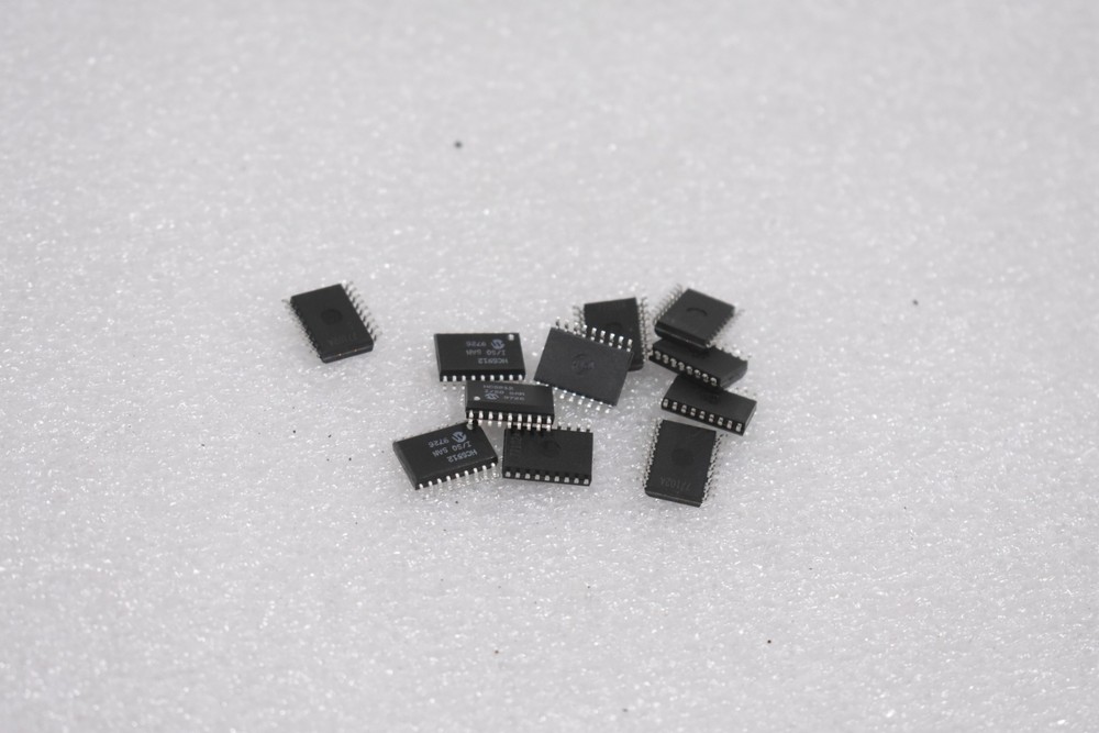 MICROCHIP TECHNOLOGY HCS512-I/SO CODE HOPPING DECODER (LOT OF 11)
