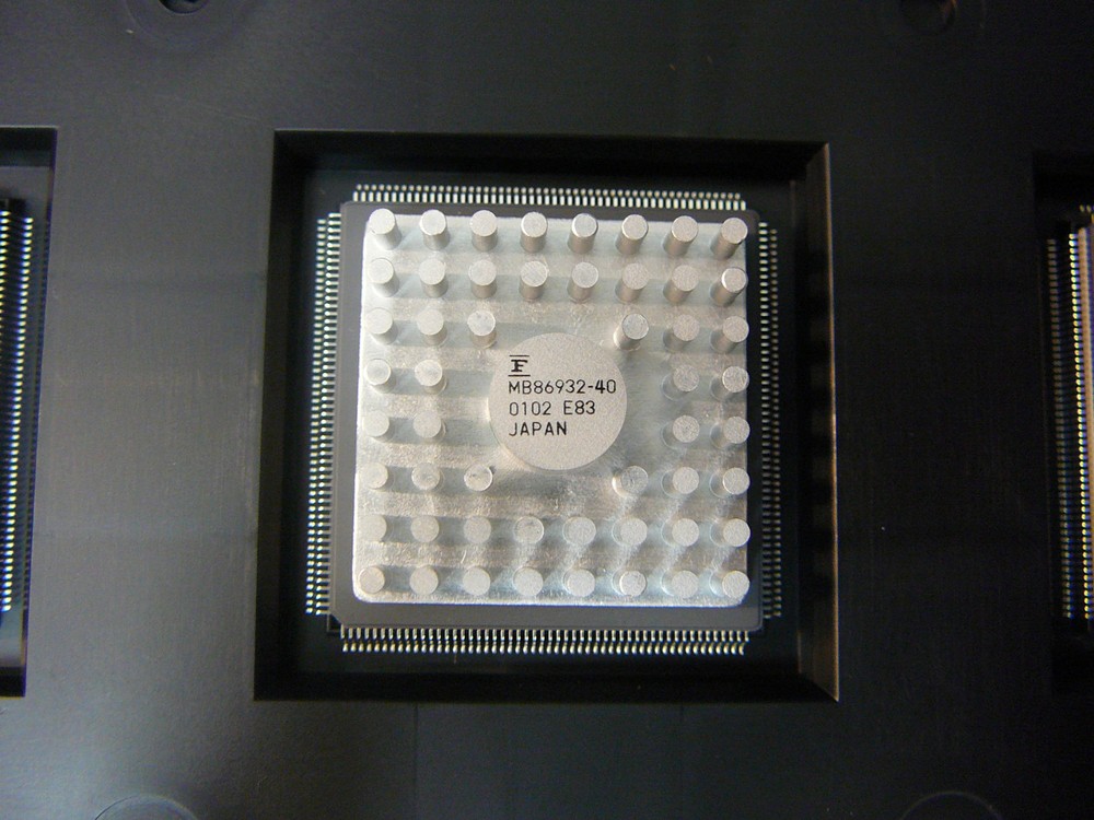 FUJITSU MB86932-40ZF-G-BND 40MHZ 930-SERIES 32BIT RISC EMBEDDED PROCESSOR