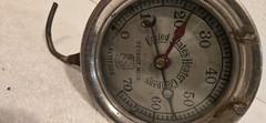 Vintage UnIted States Heater Company Altitude Meter Gauge 0-70 5″x2″