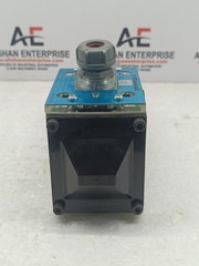 Kawasaki DE10P-10-204-DA200AL-L94 hydraulic valve Solenoid directional valve