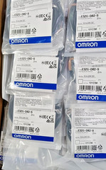 2PCS LOT- Omron E3ZG-D82-S Photoelectric Sensor- New