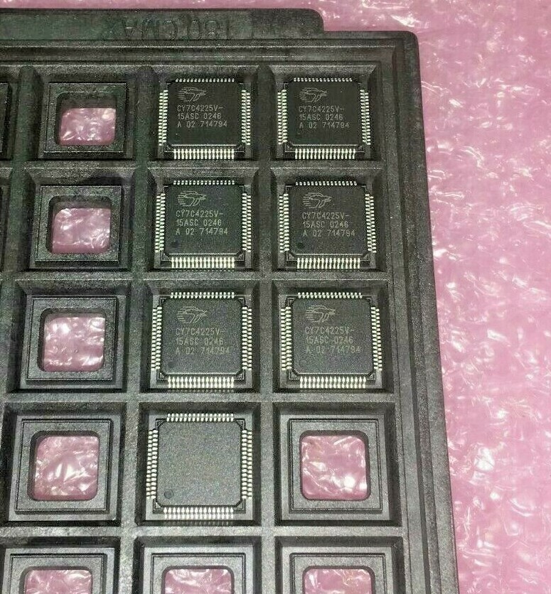 (7 PIECE LOT) CY7C4225V-15ASC, CYPRESS, IC SYNC FIFO MEM 1KX18 64LQFP