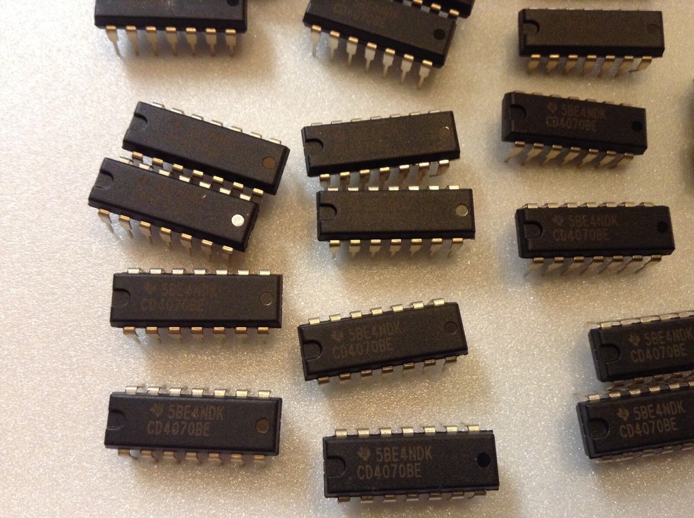 Texas Instruments CD4070BE, IC GATE, QUAD XOR GATE, 2I/P, DIP-14 (22)