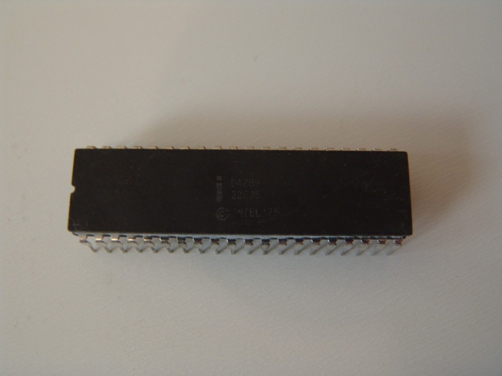 Intel D4289 Inmtegrated Circuit Malaysia D/C 7810 NEW OLD STOCK