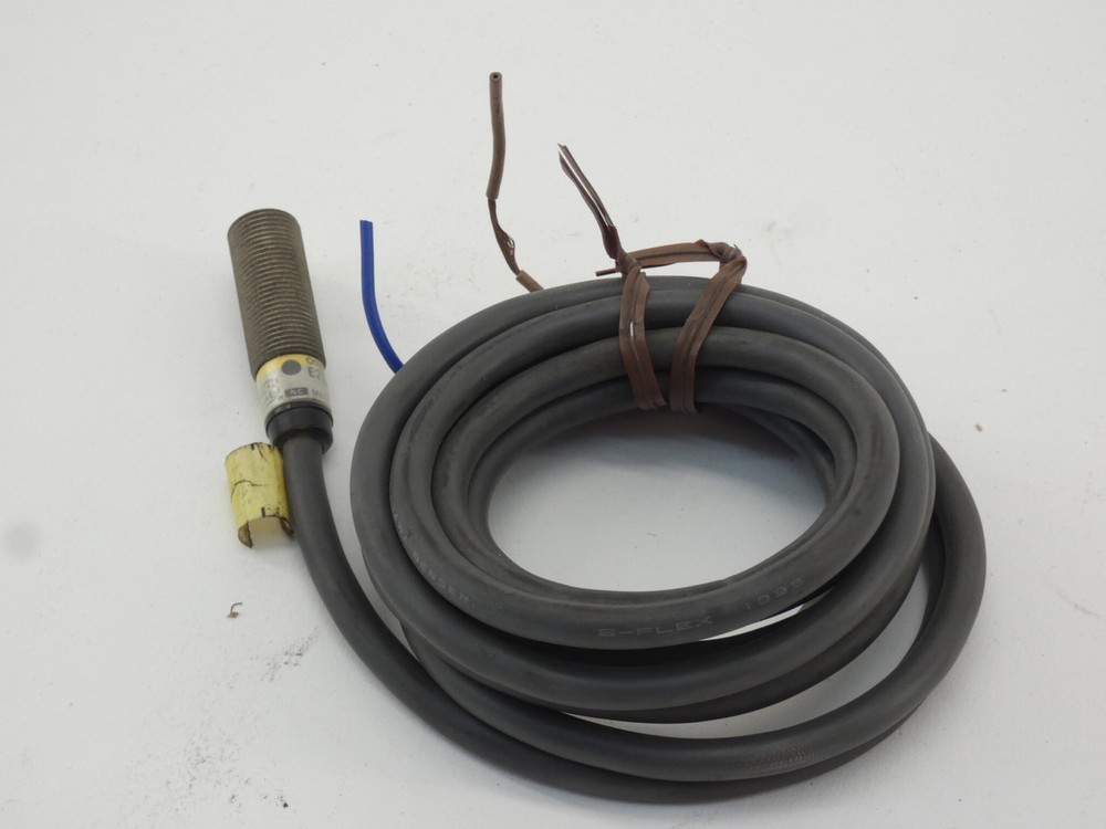Omron E2E-X2Y2 6′ Inductive Proximity Sensor 240VAC 100mA – NEW Surplus!
