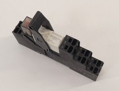 *Lot of 2* Siemens LZS:RT7872P Plug In Relay Socket 16A 250VAC