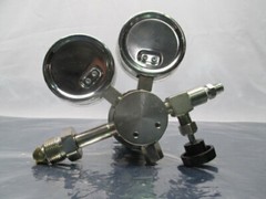 Smith Gas Regulator w/ Gauges, 300, 4000 PSI, Max Inlet 3000 PSI, 100417