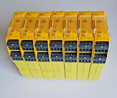 1PC Pilz PNOZ S4 24V Safety Relay 750104 New Fast Shipping
