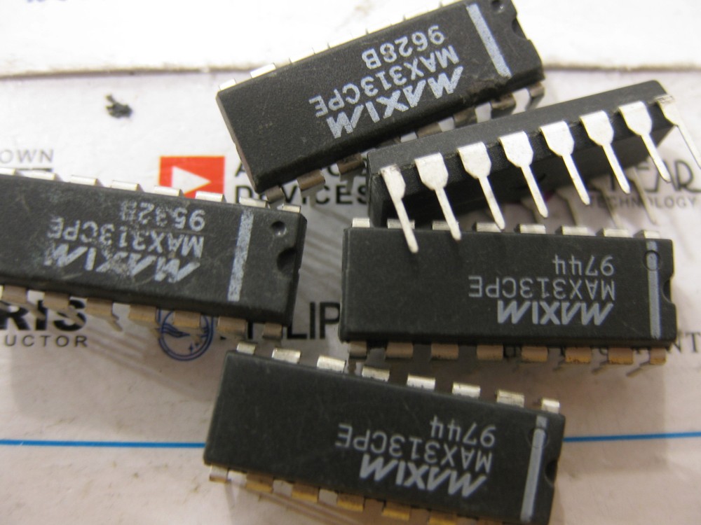 1X MAX313CPE 10Ω, Quad, SPST, CMOS Analog Switches MAX313