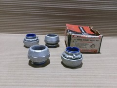 NEW T & B *Box of 4* 1 1/4″ Service Entrance Bullet Hub Nylon Insulated AK