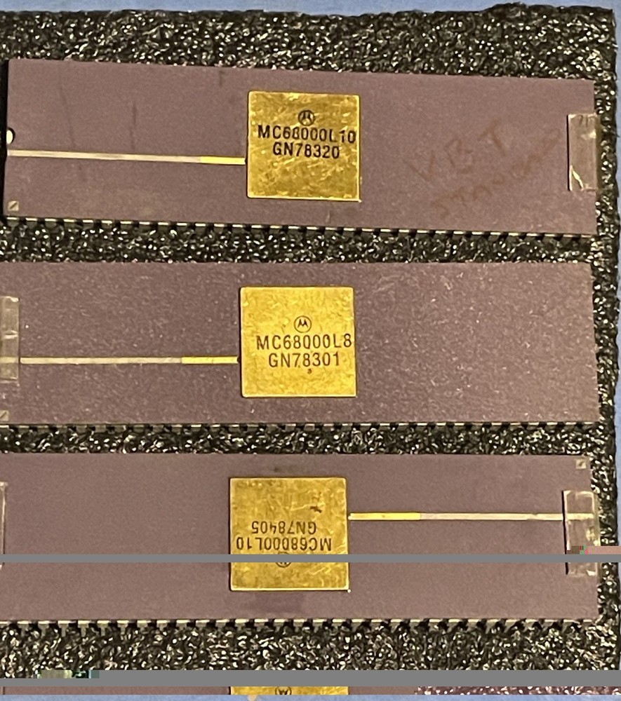 MC68000L 10 MOTOROLA Ceramic Gold Top Rare IC 3 Piece