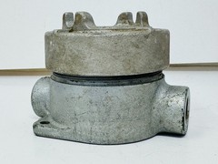 COOPER CROUSE-HINDS EABC16 CONDUIT OUTLET BOX WITH COVER 1/2″ Used