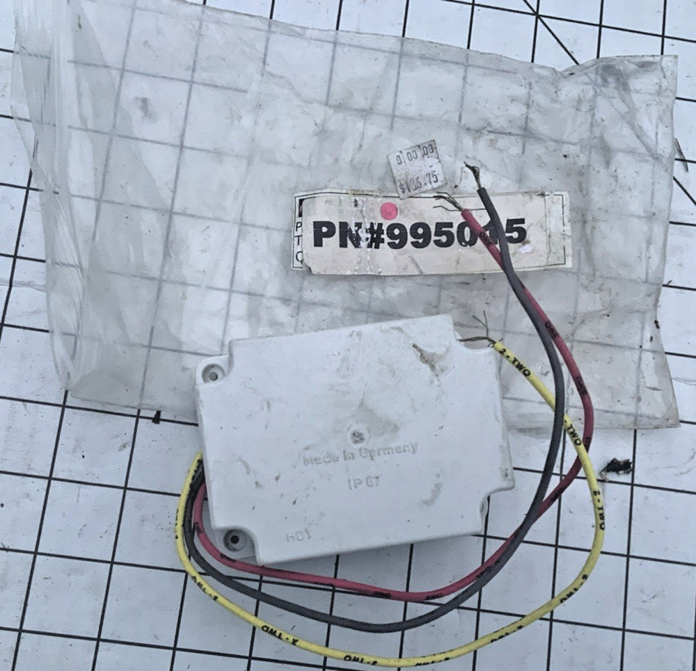 AQUA SIGNAL HD1 IP 67 3 Wire 1/2 And Neutral 3 Grey Red Yellow NOS Dirty