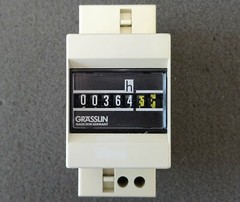2x Betriebsstundenzähler GRÄSSLIN UWZ 35V Operating Hours Counter Stundenzähler