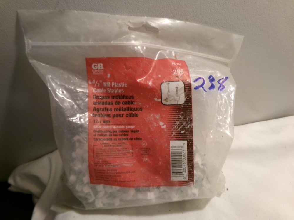 GB 1/2″ Plastic Cable Staples 238 pieces