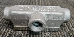 Cooper Crouse-Hinds OET1 1/2″ T-Style Conduit Outlet Body with Cover