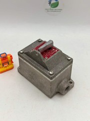 Cooper Crouse-Hinds EDSC218-SA Haz. Loc. 2-Pole Snap Switch w/ EDSC271-SA Body (