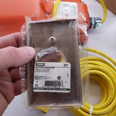 531-SWHOXG Line Master Hercules Foot Switch, & HBL4710 Outlet & Plate
