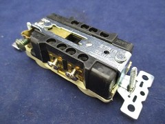 Arrow Hart 5252I Duplex Receptacle new