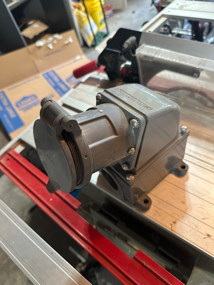 Russellstoll A-600VAC-250V Receptacle 250 V / 600 VAC 3 P 4 W (TSC)
