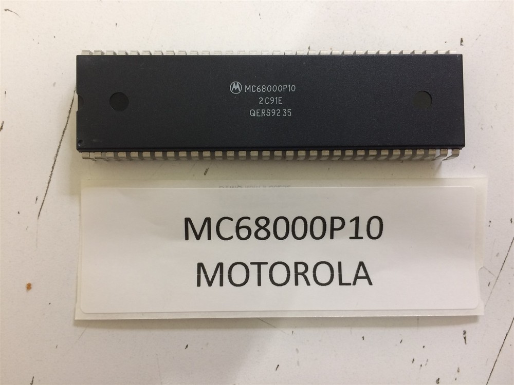 MC68000P10 MOTOROLA IC MICROPROCESSOR 32-BIT 64PIN PDIP 2 PIECES