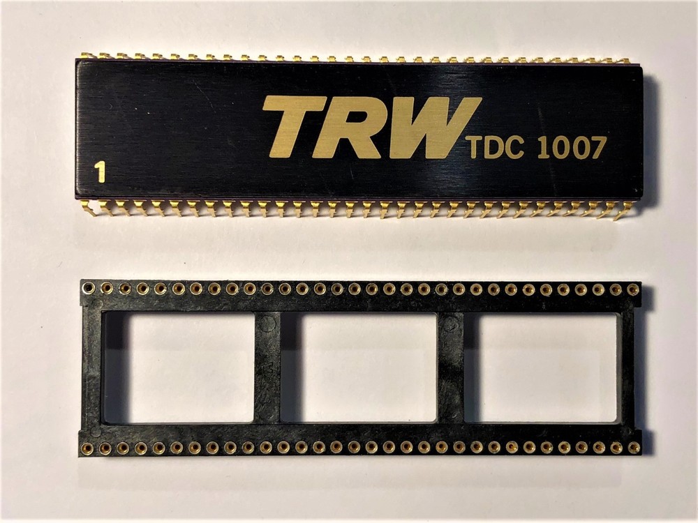 8-Bit A/D CONVERTER GOLD VINTAGE VERY RARE TRW IC TDC-1007 w/64 Pin RARE Socket