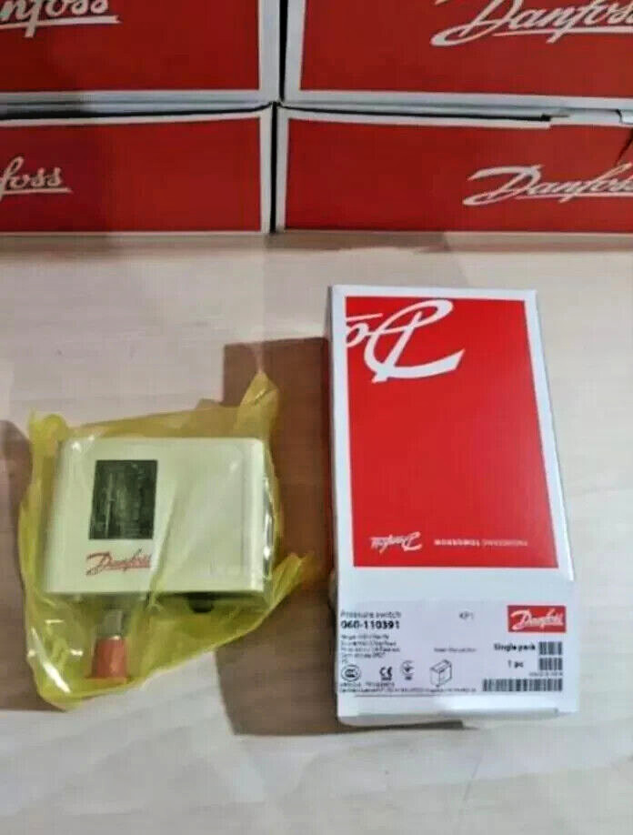 2PCS LOT- Danfoss 060-110391 Pressure switch, KP1,SPDT,Bar-0.90 – 7.00, 1/4- NEW