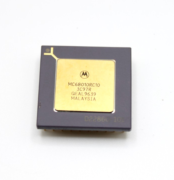 1-pc. MC68010RC10 Motorola Microprocessor 68-pin Ceramic PGA Gold Semiconductor