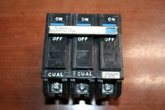 GE THHQL32020 Circuit Breaker RMS 22K AMPS 240V MAX type THHQL 3 Pole