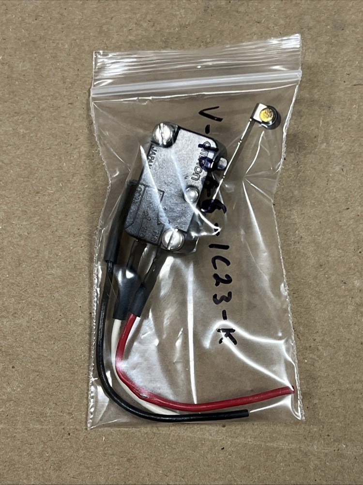OMRON V-10G6-1023-K MICRO SWITCH ROLLER LEVER SPDT NO NC 10A 125/250V 1/3HP LEAD