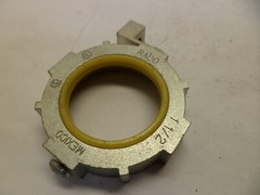 RACO 1-1/2″ CONDUIT GROUNDING CONNECTOR NUT W/ LUG YELLOW LOT OF 2 FITTINGS NOS