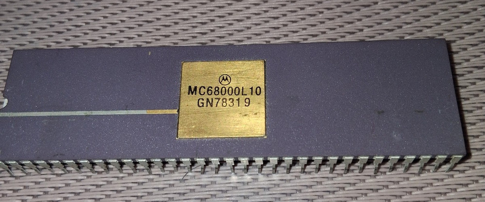 MC68000L10 MOTOROLA 32Bit CPU Micro Processor GOLD TOP CERAMIC CASE RARE IC