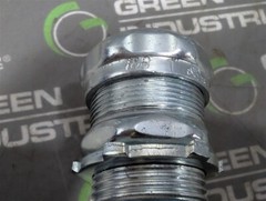 SURPLUS Lot of 25 Unbranded 1″ Compression Conduit Fittings