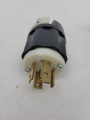 2731 Leviton 30 Amp 480V Grounding Locking Plug – Next Day Option – New